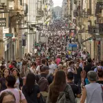 La rue Sainte-Catherine, grande rue piétonne du centre de Bordeaux