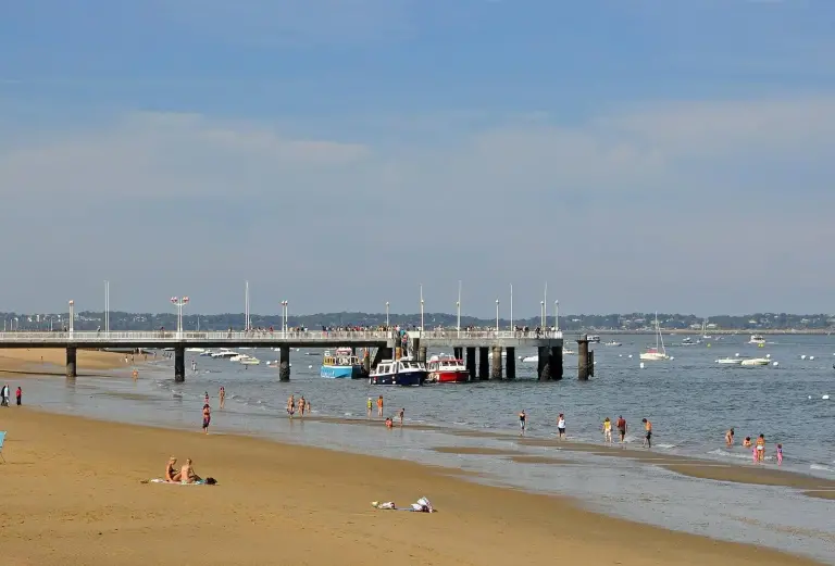 La plage d'Arcachon et la jetée Thiers