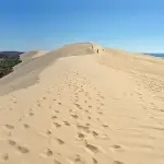 Le sommet de la dune du Pilat, avec l'océan et l'entrée du Bassin d'Arcachon