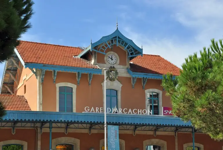 La gare d'Arcachon, terminus de la ligne TER depuis Bordeaux