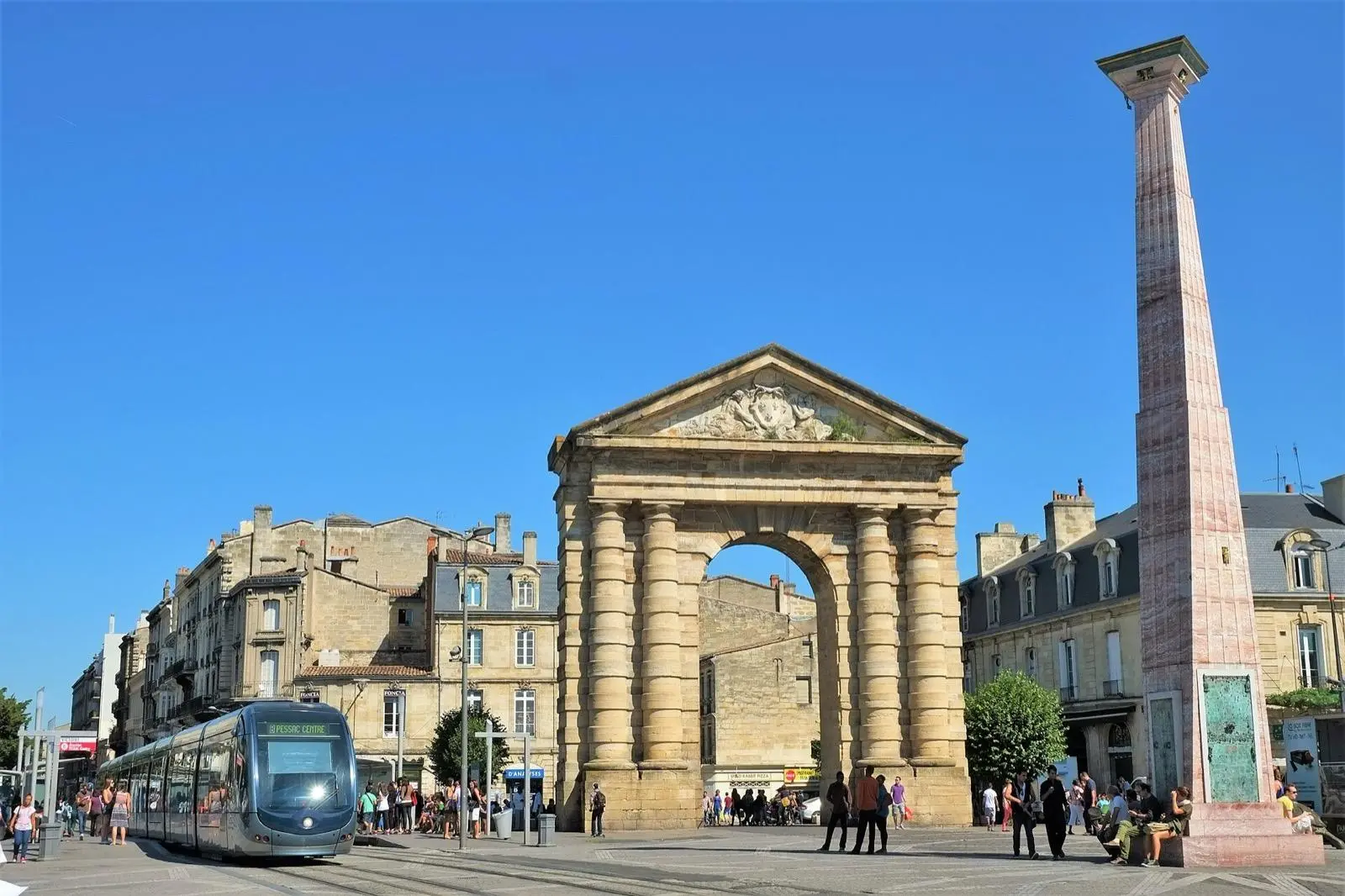 Terrasses de la place de la Victoire à Bordeaux
