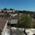Vue sur les toits de Saint-Émilion depuis le clocher de l'église monolithe