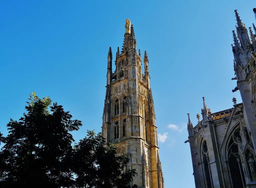 La tour Pey-Berland, clocher séparé de la cathédrale Saint-André à Bordeaux