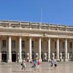 La façade à colonnes du Grand-Théâtre de Bordeaux, place de la Comédie