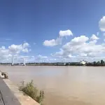 Les quais de Bordeaux et le pont Jacques-Chaban-Delmas sur la Garonne