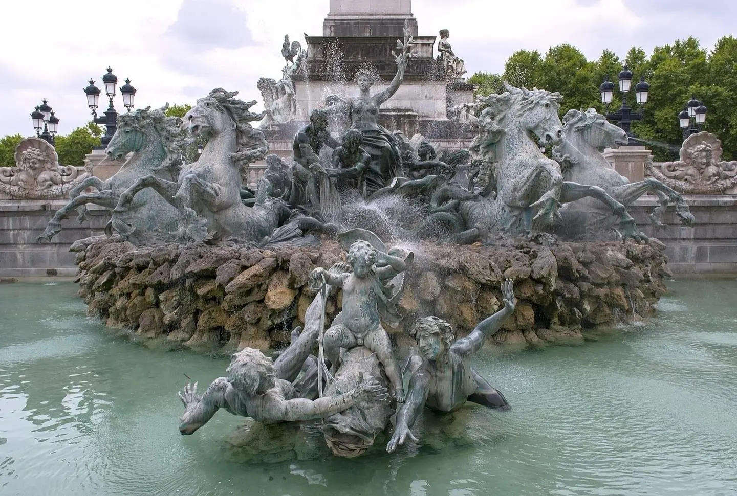 La fontaine du monument aux Girondins, place des Quinconces à Bordeaux